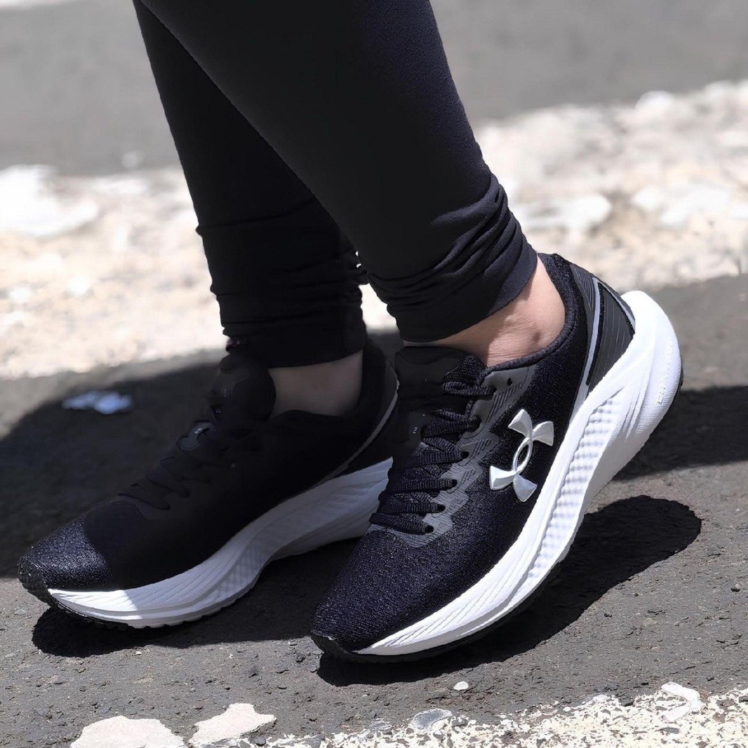 Tênis Under Armour Charged Wing 2