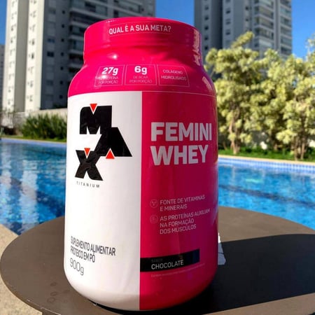 Femini Whey Protein ( Mulher ) - Max Titanium - 900g Sabor Chocolate
