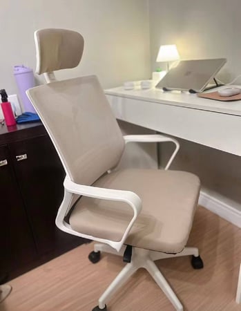 Cadeira Escritório Presidente Tela Mesh Lyon Branco/Bege