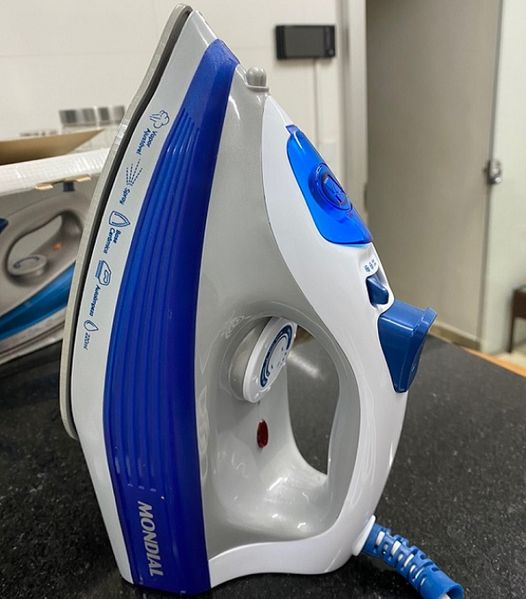 Ferro de Passar Roupa a Vapor Mondial Base Cerâmica Diamante - 110v