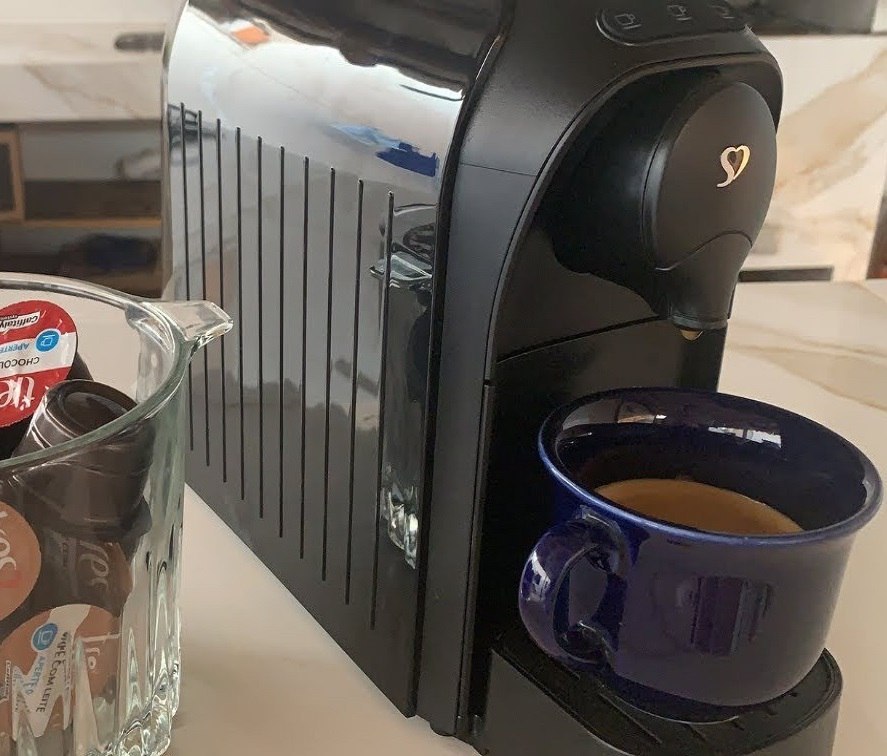 Cafeteira Espresso TRES 3 Corações Passione multipressão Preto ou Vermelha - 110v/220v