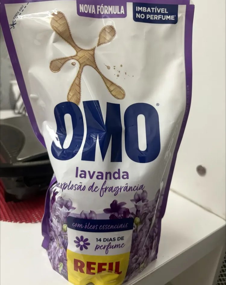 Sabão Líquido OMO Refil Explosão de Lavanda 900ml