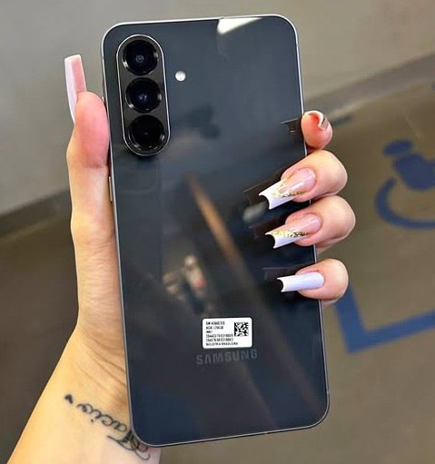 Samsung Galaxy A56 5G 128GB 8GB RAM 120Hz Câm. Tripla 50MP AI Tela Super AMOLED 6.7" 5000m...