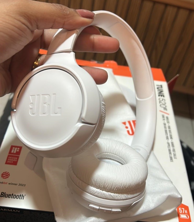 Fone Sem Fio JBL Tune 520BT Bluetooth até 57 horas bateria - Branco / Azul / Preto