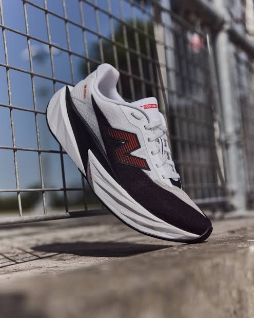 Tênis New Balance Fuelcell Rebel V5