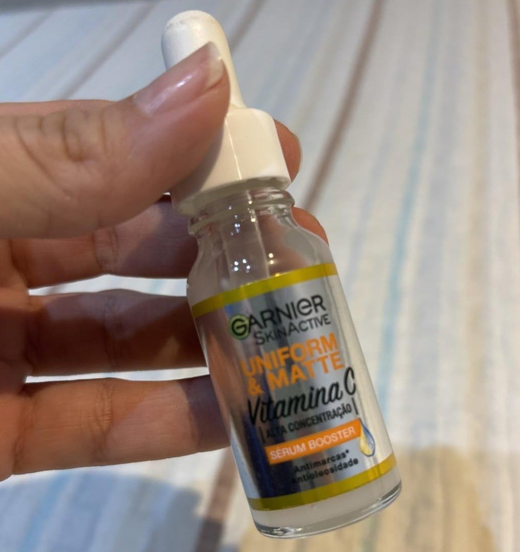 Garnier Uniform & Matte Sérum Facial Antimarcas Vitamina C, Niacinamida e Ácido Salicíl...
