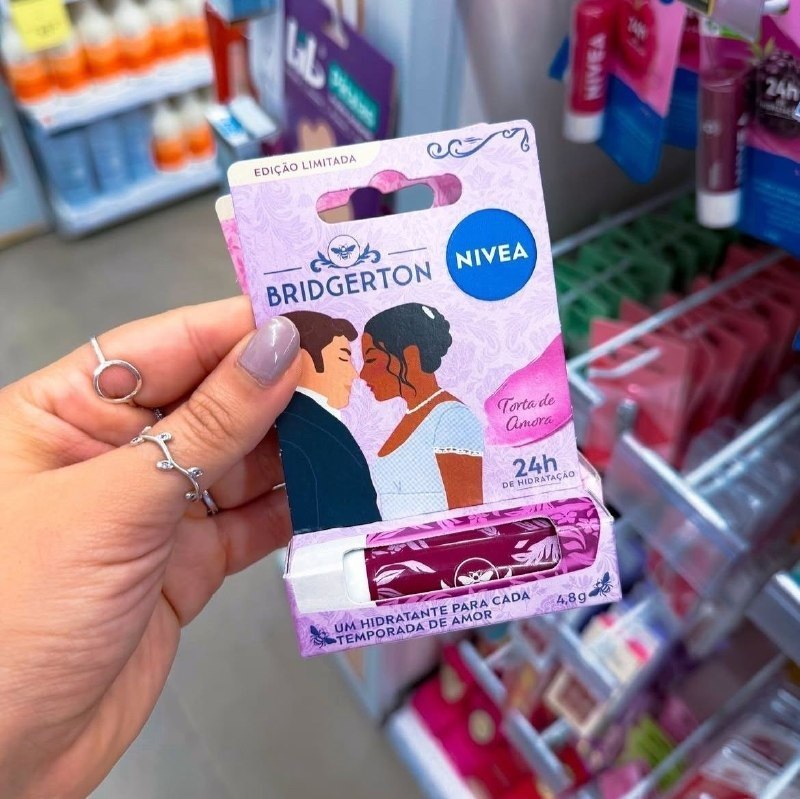 NIVEA Hidratante Labial Torta de Amora Ed. Limitada Bridgerton 4,8g