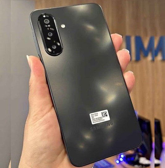 Samsung Galaxy A17 com IA 256GB 4G 8GB RAM Câm. tripla 50MP + Selfie Tela 6.7" 5.000mAh