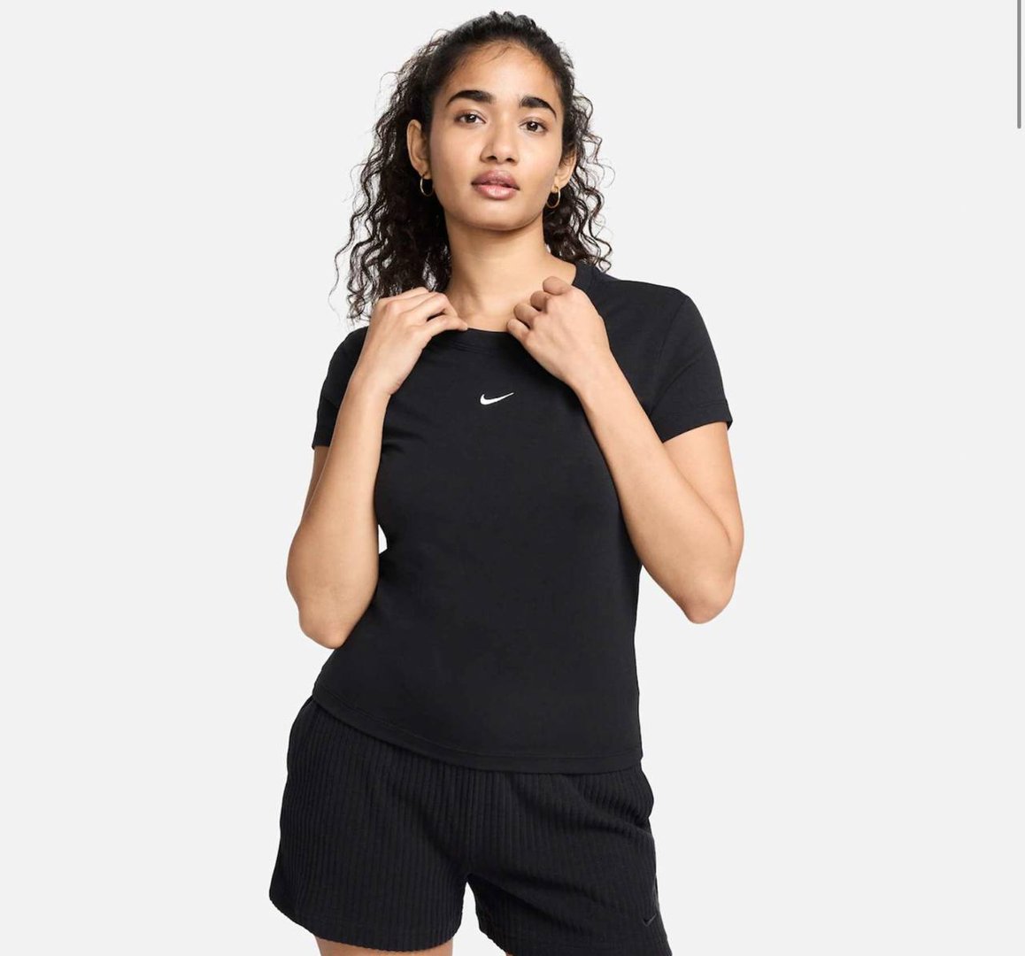 Camiseta Sportswear Chill Knit Feminina
