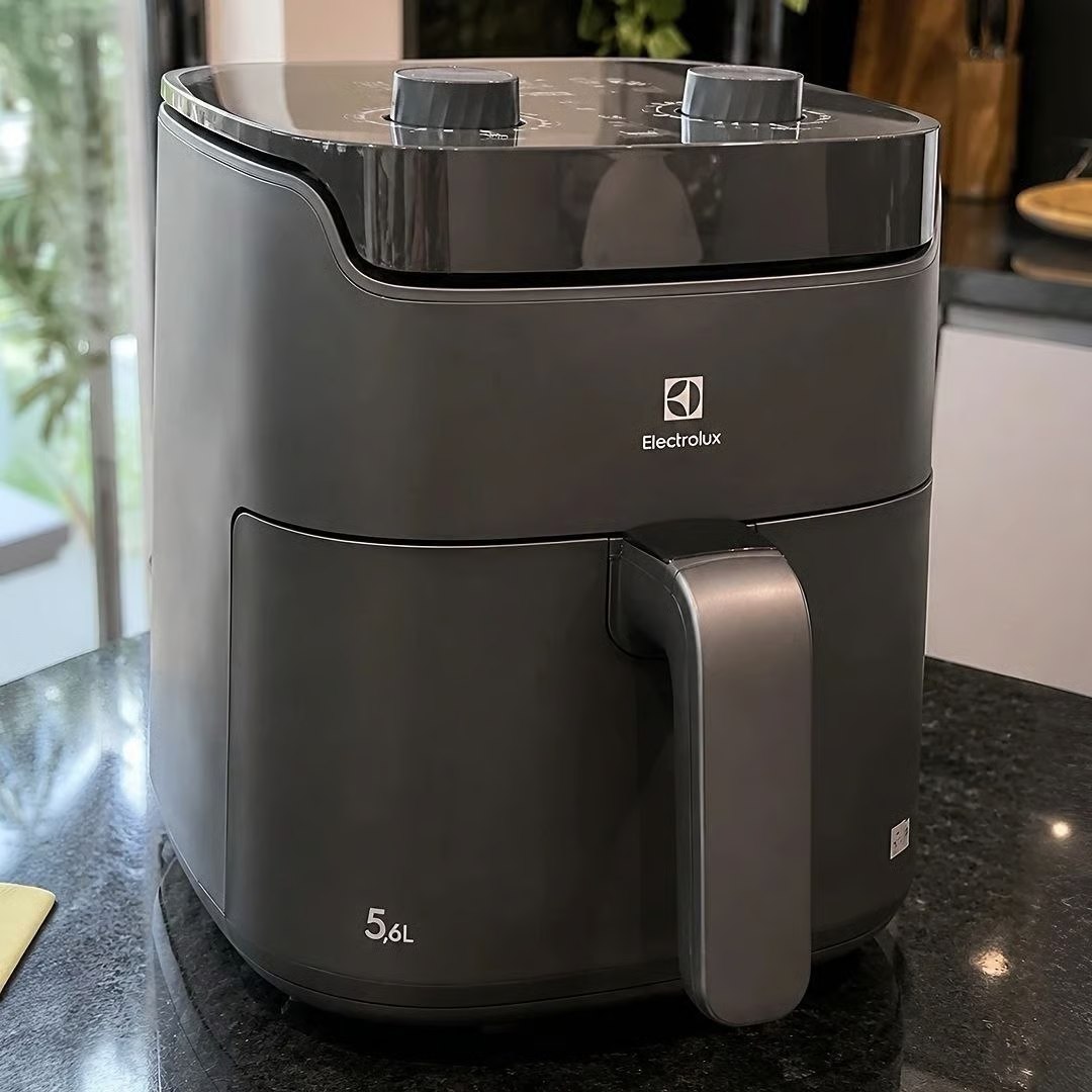 Fritadeira Air Fryer Electrolux By Rita Lobo 5,6L c/ Timer 1400w Cinza - 110v/220v