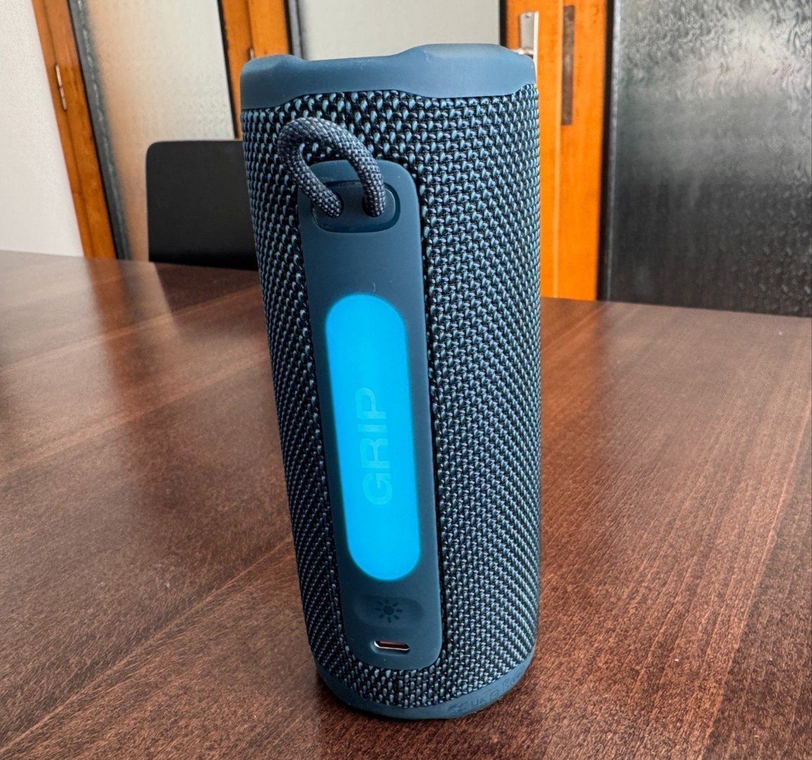 Caixa de Som JBL Grip Bluetooth À Prova D'água Bateria de até 46h Auracast Pro AI Sound Boost 16W RMS - Azul