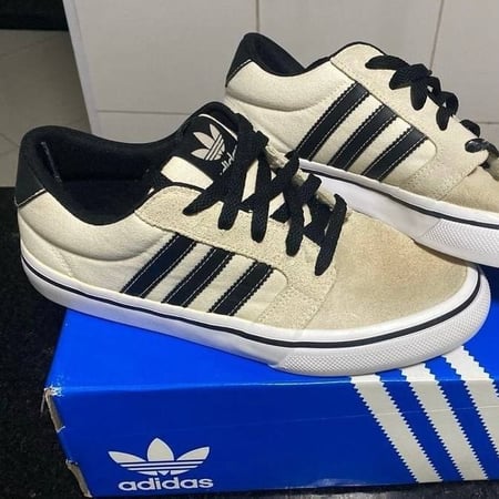 Tênis Adidas SEELEY