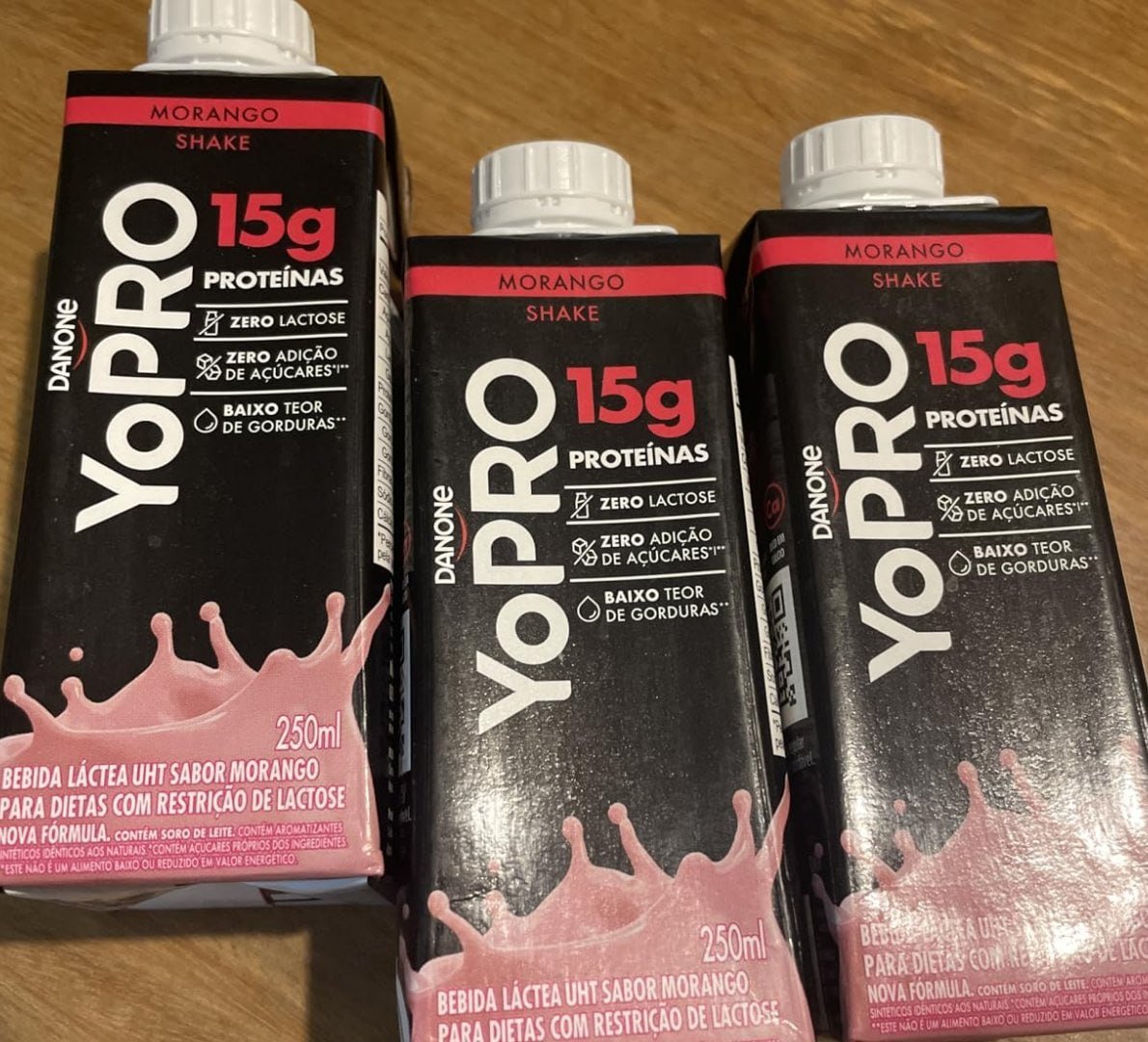 YoPRO Bebida Láctea UHT Morango – 15g de Proteínas, Líquido, Caixinha Tetra Pak 250ml (Pack com 12 unidades)