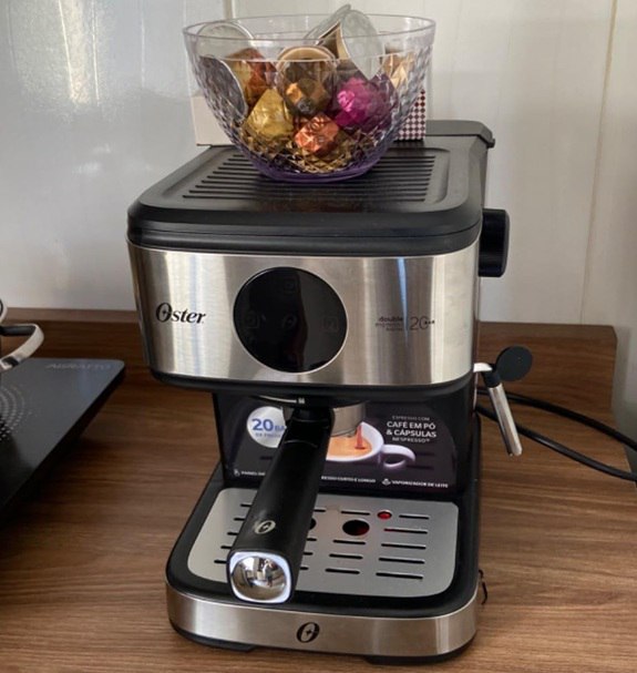 Cafeteira Double Oster 2 em 1 Espresso e Capsulas Digital 20 Bar - 110v/220v