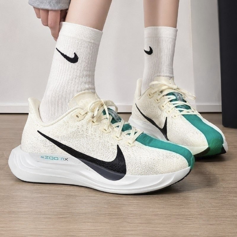 Tênis Nike Pegasus Plus Feminino