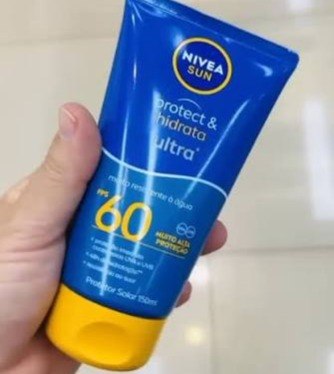 NIVEA SUN Protetor Solar Protect & Hidrata Ultra FPS 60 150ml, Muito Alta Proteção UVA/UVB, Hidratação 48h, Resistente à Água e Suor
