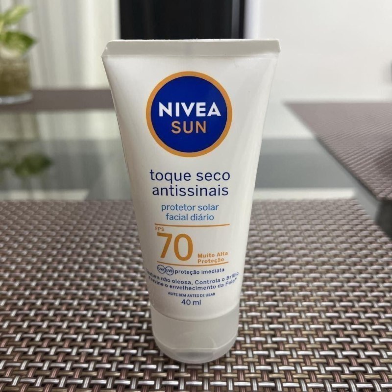 NIVEA SUN Protetor Solar Facial Toque Seco Antissinais FPS 70 40ml - Com muito alta proteção contra raios UVA/UVB, controla o brilho e previne o envelhecimento precoce