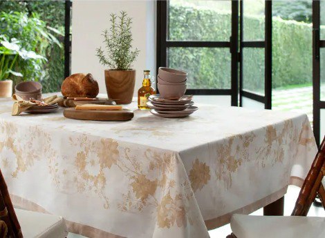 Toalha de Mesa Retangular Buddemeyer Granthan Impermeável Amarelo Ocre 160x270cm 8 Lugares