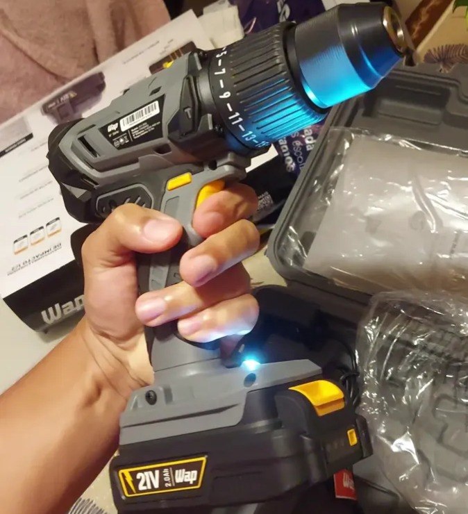 Parafusadeira e Furadeira de Impacto WAP K21 Sem Fio Com Maleta Organizadora Bateria 21v - Bivolt