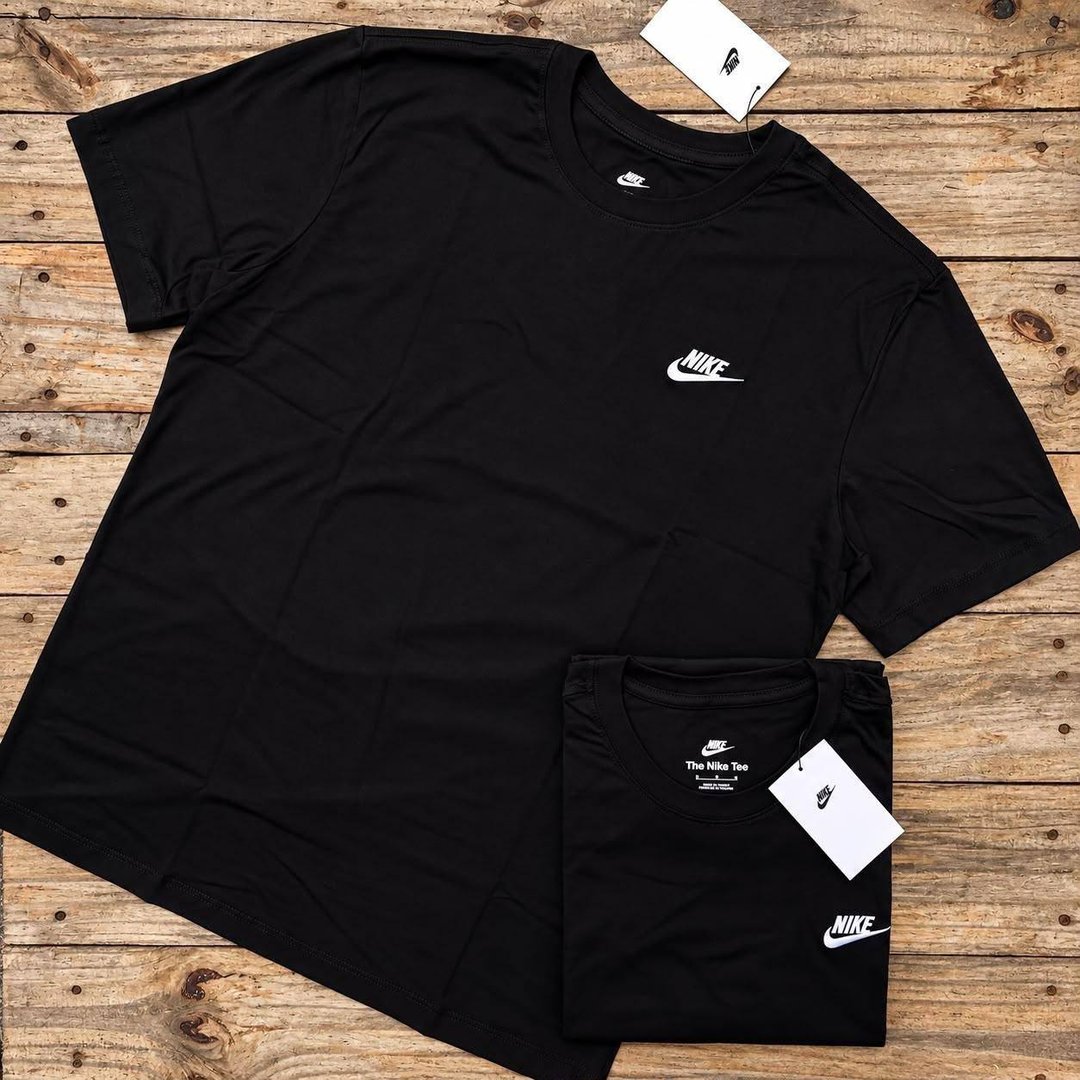 Camiseta Nike Sportswear Club Masculina