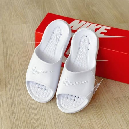 Chinelo Nike Victori One Feminino