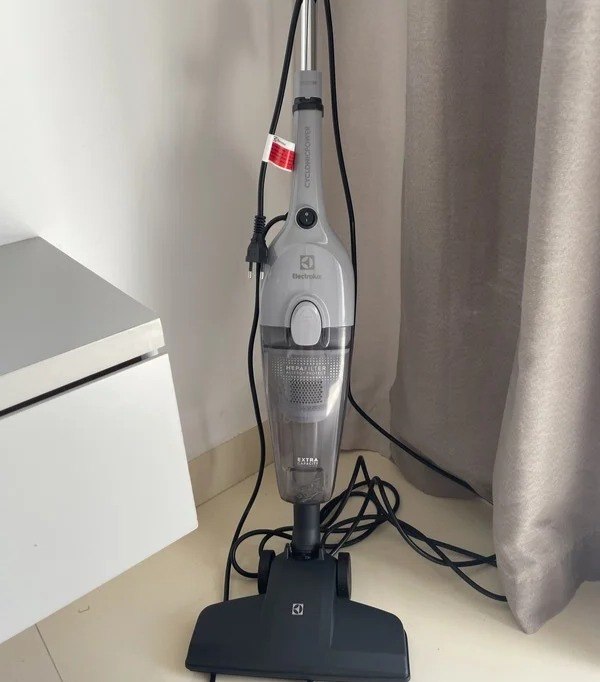 Aspirador De Pó Electrolux Cyclonic Power Stk16 1500w Cinza - 110v/220v