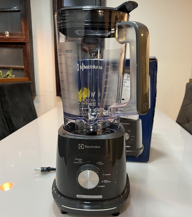 Electrolux Liquidificador Efficient TriForce 1500W 3,2L Pulsar 3 em 1 15 Velocidades Cinza...