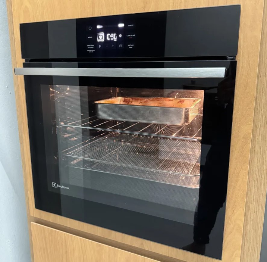 Forno Elétrico de Embutir Electrolux Multifuncional 80L Painel Full Touch Experience Preto...