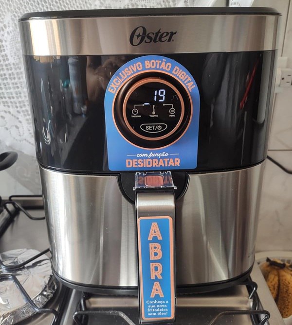 Fritadeira Air Fryer 2 em 1 Oster Black Inox 4,8L Touch Digital - 110v