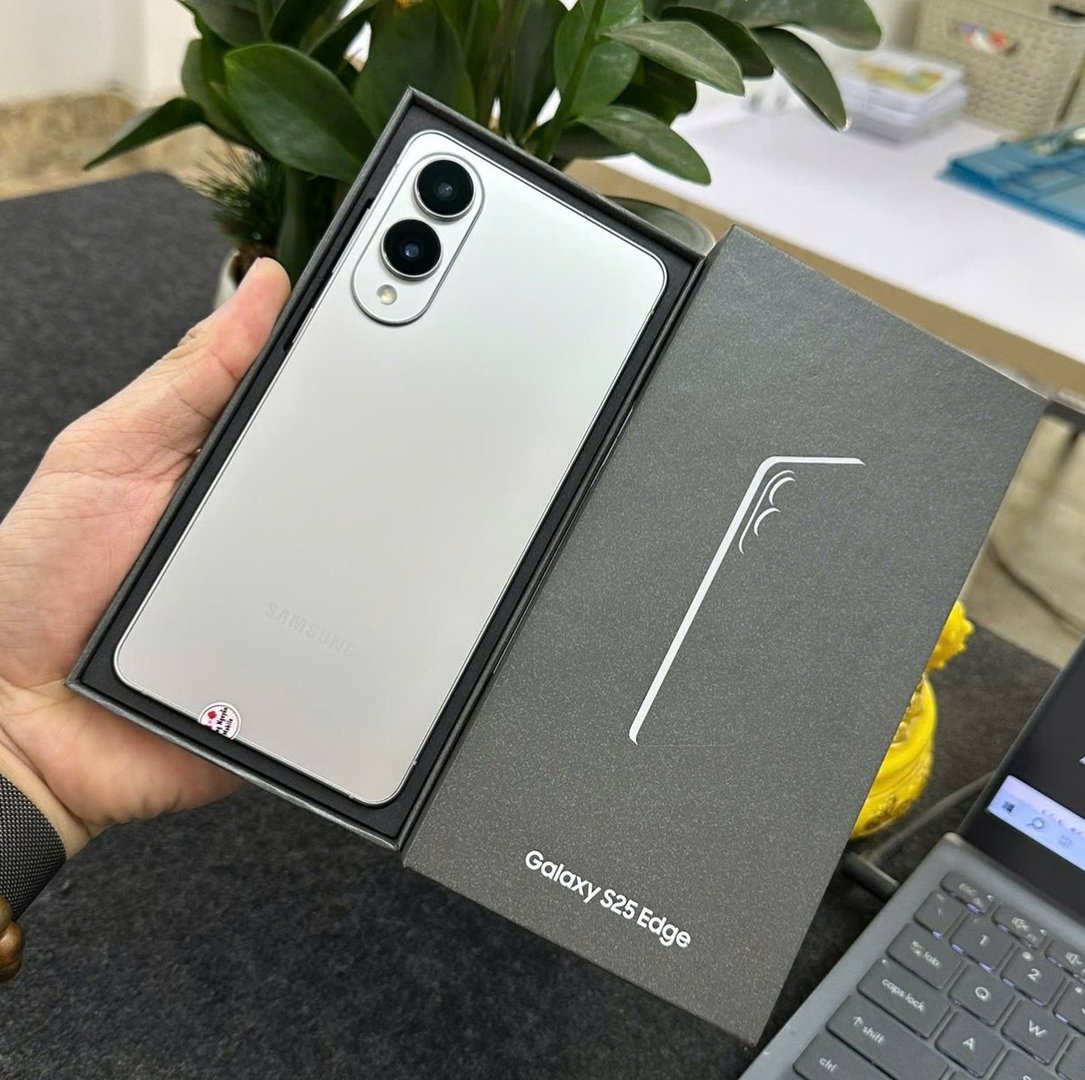 Samsung Galaxy S25 Edge 5G 12GB Ram 512GB Memoria Câm. Dupla 200MP + Selfie Tela Grande De 6.7"