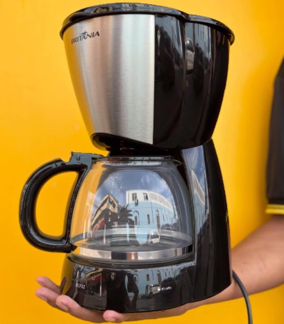 Cafeteira Britânia 32 Cafezinhos 1,28L 800W Inox/Preto - 220v