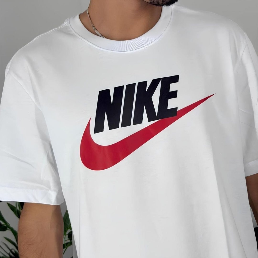 Camiseta Básica Masculina Nike Icon Futura