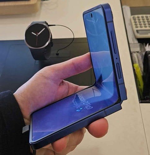 Smartphone Samsung Galaxy Z Flip7 512GB 5G 12GB RAM Tela 6,9" Câm. Dupla + Selfie Galaxy AI