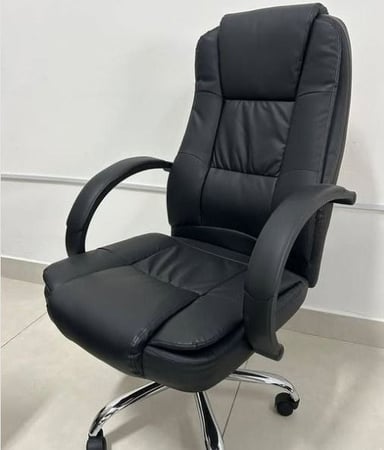 Cadeira de Escritório Presidente Otello Giratória indicado até 90Kg