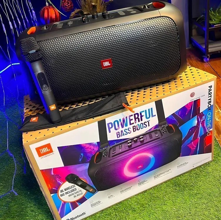 Caixa de Som Bluetooth JBL PartyBox On-the-Go Essential 100W RMS + Microfone s/ fio JBL - Bivolt