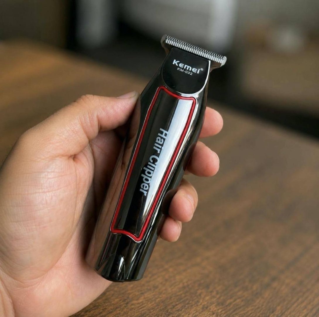 Maquina Acabamento Cortar Cabelo Barba E Pelos Kemei 032 Prateado 127/220v