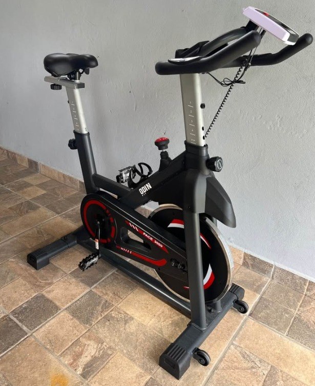 Bicicleta Ergométrica Para Spinning Mecanica 8kg Odin Fit Cor Preto/vermelho