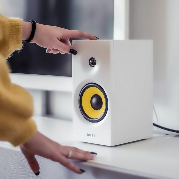 Liberdade Sonora: Explorando a Caixa de Som Bluetooth EDIFIER R10...