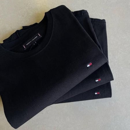 Camiseta Tommy Hilfiger Essential Cotton Preta