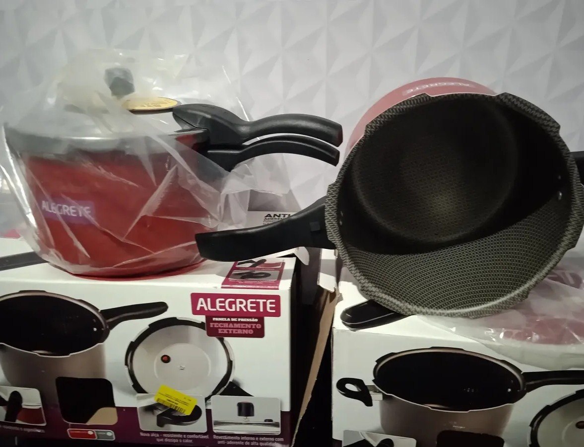 Panela de Pressão Alegrete Antiaderente 4,5L Fechamento Externo Vermelha