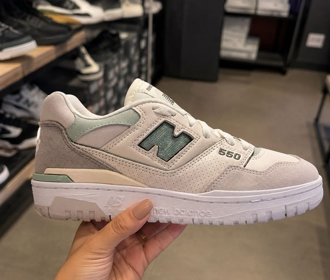 Tenis New Balance 550 Feminino, Branco/Cinza Claro, 37