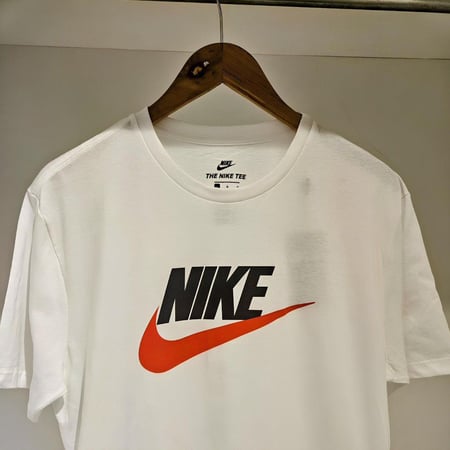 Camiseta Nike Sportswear Masculina