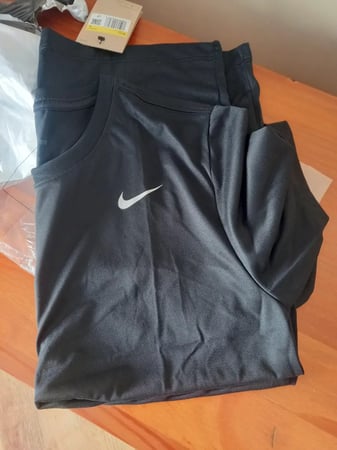 Camiseta Nike Legend Masculina ( P e M )
