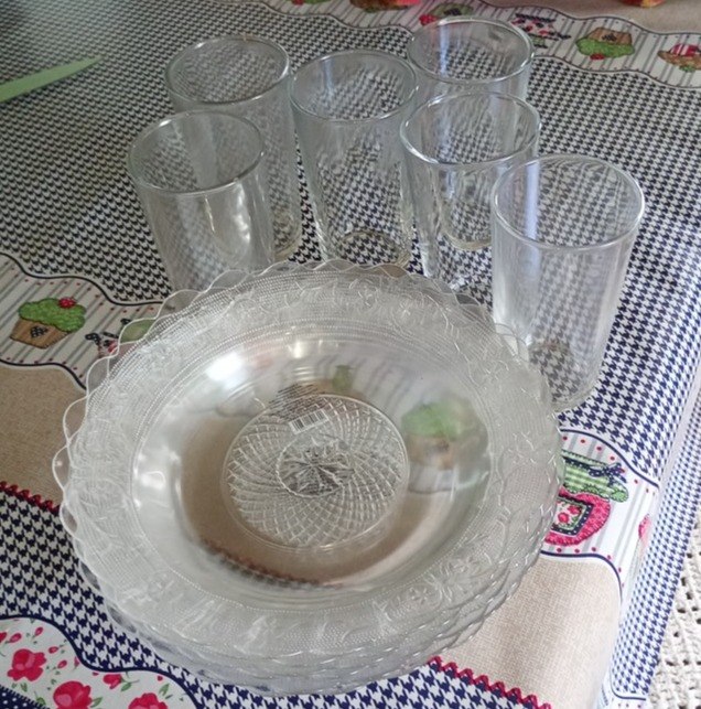 Jogo de Jantar Sigullar 12 Peças de Vidro  6 Pratos 6 Copos  Design Alto Relevo