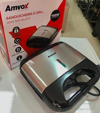 Sanduicheira Amvox AMS 500 Black 750W Antiaderente - 110v/220v