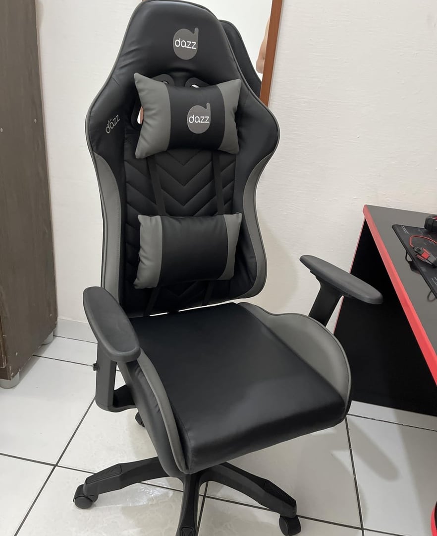 Cadeira Gamer Elite Pro Dazz Reclinável 130°,Couro PU Pistão Classe 4 até 140 kg Braços 1D Almofadas Lombar e Pescoço Base Nylon 50mm - Preto e Cinza