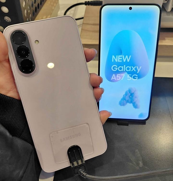 Samsung Galaxy A57 256GB 5G 8GB RAM Tela 6,7" Câm Tripla + Selfie AI 120Hz 5000mAh