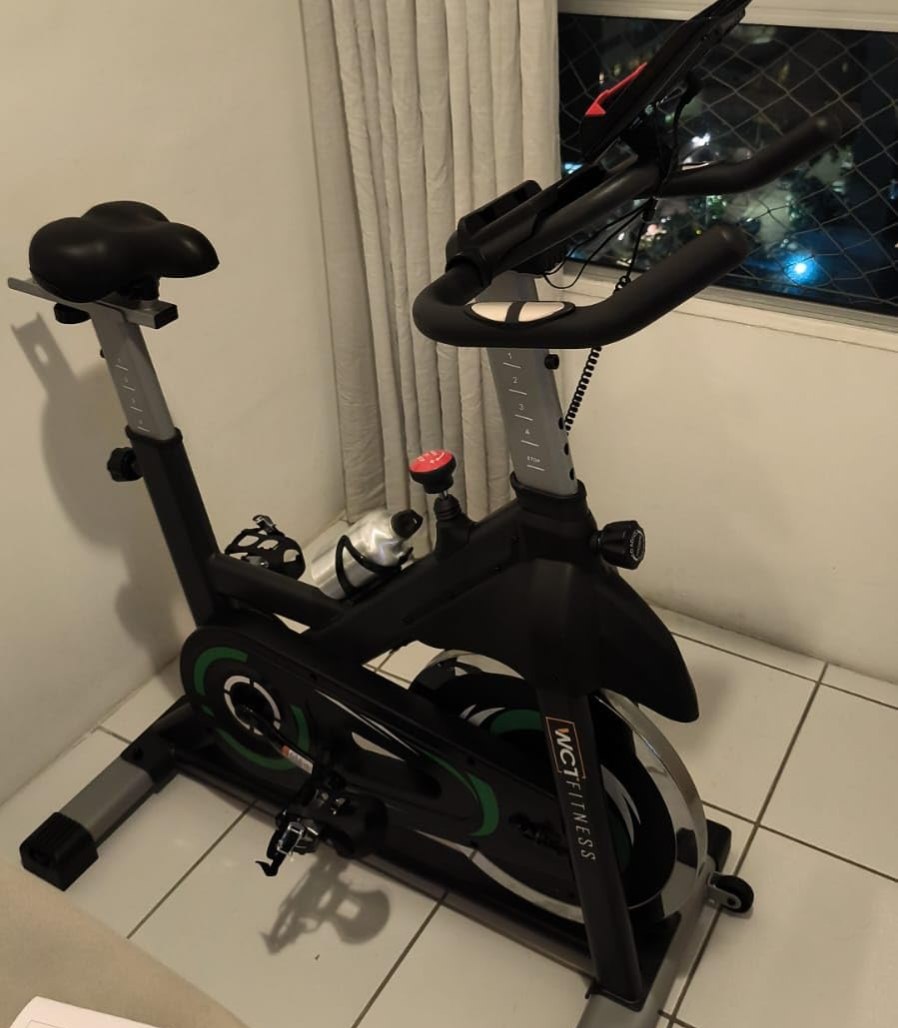 Bicicleta ergométrica Spinning 20kg de roda de inercia WCT Fitness Monitor Digital 120kg