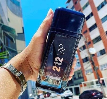 Perfume 212 Vip Black Carolina Herrera Masculino Eau De Parfum - 200ml