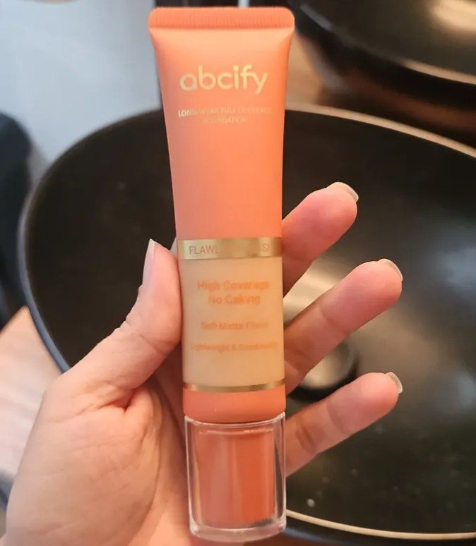 Base Líquida Matte Abcify Alta Cobertura Tom Médio Toque Seco Controle de Oleosidade Longa Duração 12h - 3 cores